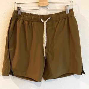 Vuori men’s lined Trail Shorts CA32350 RN156509 STYLE V341 Dark Tan Size MEDIUM